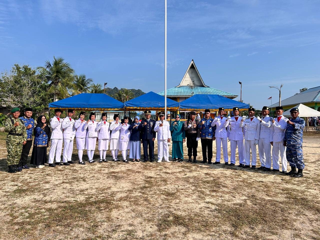 SEMANGAT KEMERDEKAAN MENGGEMA DALAM UPACARA HUT KE-81 RI DESA SRI BINTAN